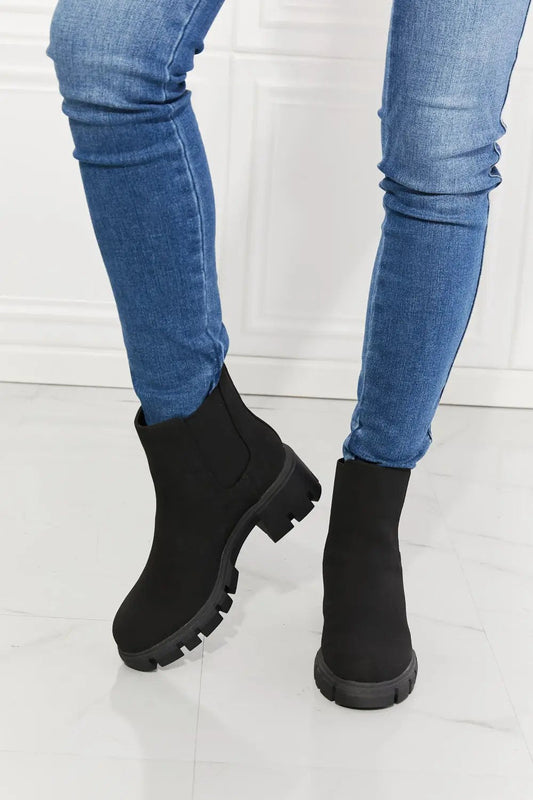MMShoes Work For It Matte Lug Sole Chelsea Boots in Black bestfashion mn
